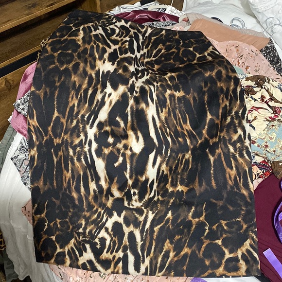 Dainty Jewell’s women’s modest leopard print pencil skirt - Picture 2 of 5